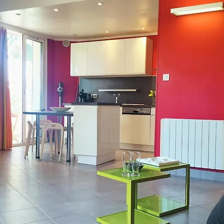 3 Minutes Walk From The * Bandol