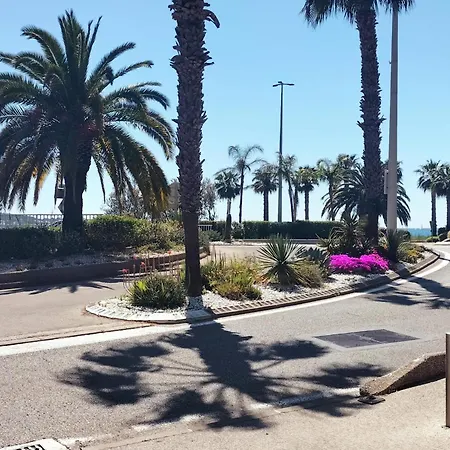 3 Minutes Walk From The Appartement